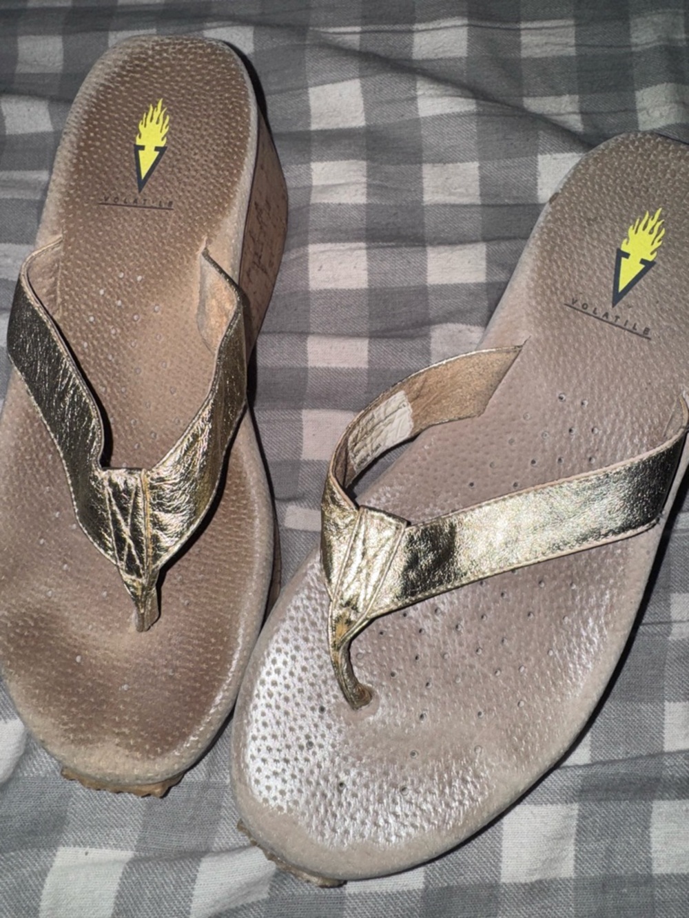 Volatile Metallic Gold Wedge Thong Sandals size 10 - Picture 6 of 6